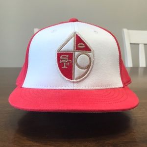 San Francisco 49ers Fitted Hat. Stretch Fit S/M